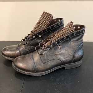 EU 41 Yellow Box combat boots